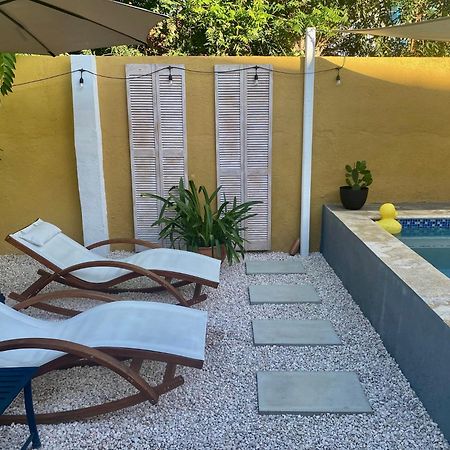 Historic Building The Palm Backyard Studio-Apartment Willemstad, Curacao Feel Home Away From Home מראה חיצוני תמונה