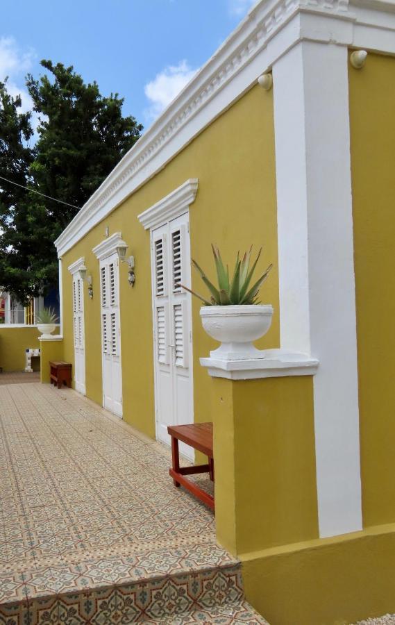 Historic Building The Palm Backyard Studio-Apartment Willemstad, Curacao Feel Home Away From Home מראה חיצוני תמונה