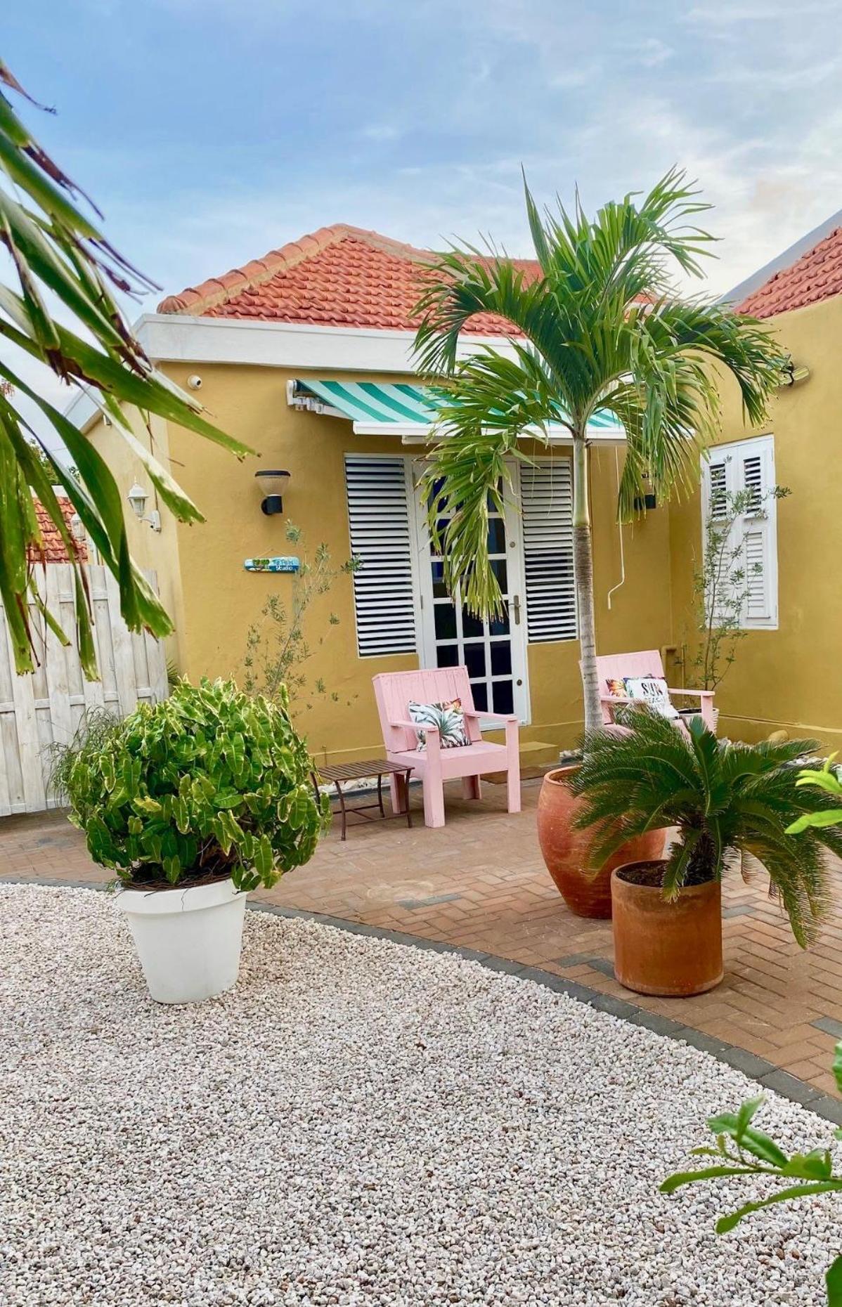 Historic Building The Palm Backyard Studio-Apartment Willemstad, Curacao Feel Home Away From Home מראה חיצוני תמונה